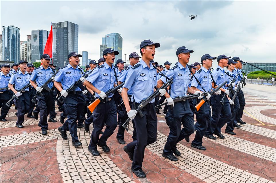 广东公安夏季大练兵 1.2万警力"深圳亮剑"