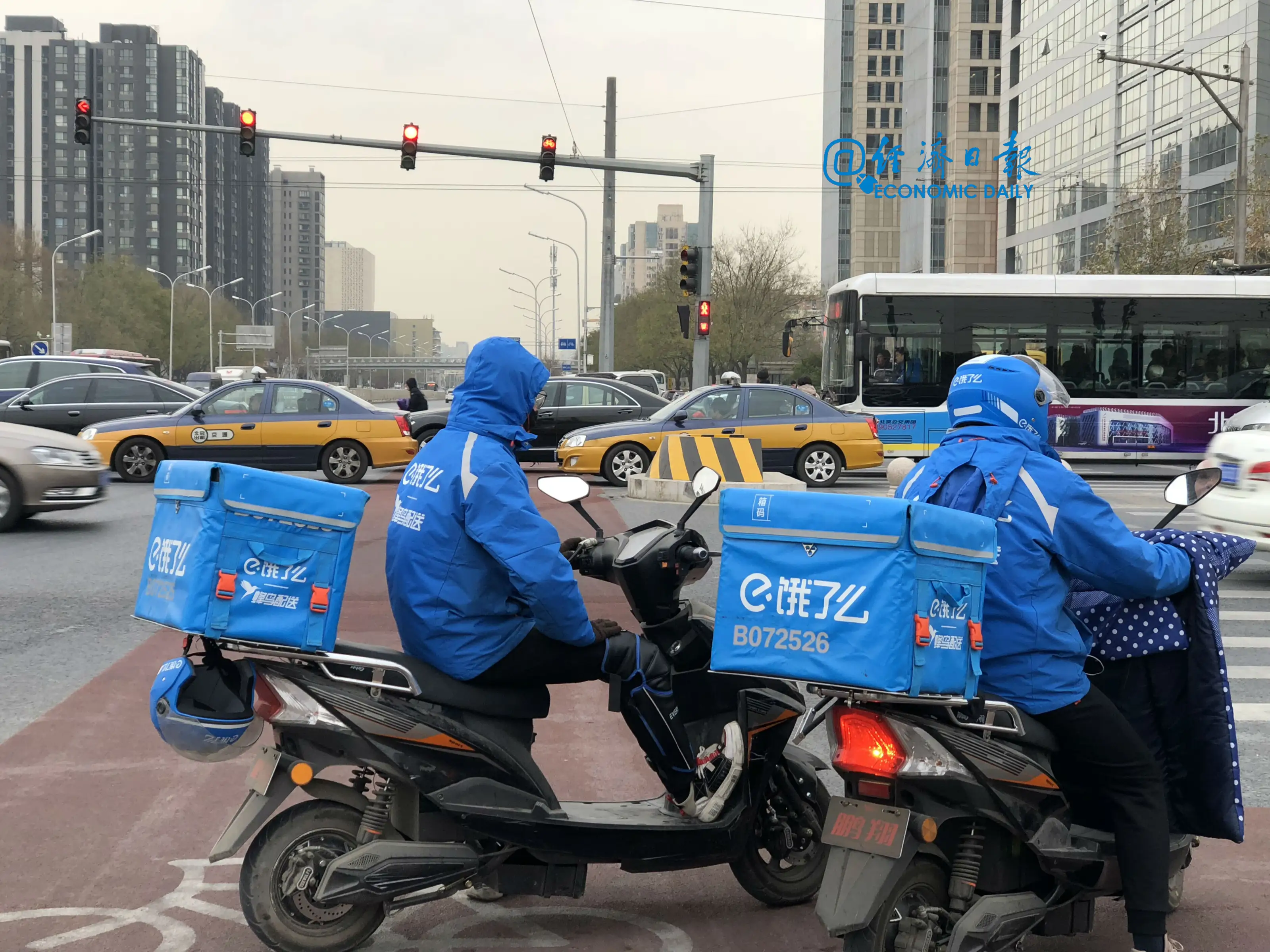 外卖小哥凌晨送餐突发胃穿孔 医生提醒:按时吃饭好好保暖 外卖小哥凌晨送餐突发胃穿孔 医生提醒:按时吃饭好好保暖