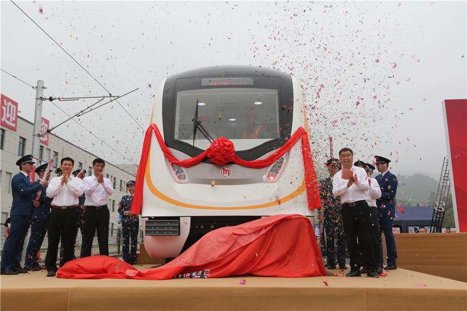 4月29日,中鐵上海工程局承建杭臨城際鐵路上泉車輛段舉行接車儀式.