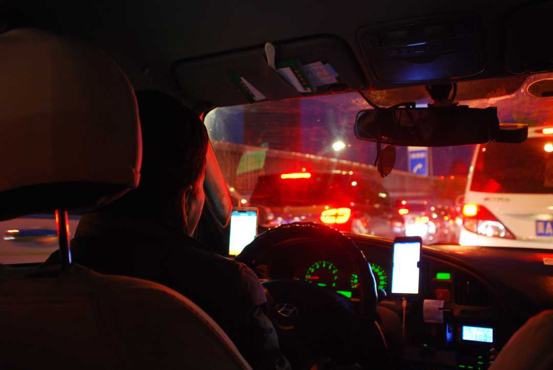 都市，北京，夜景，滴滴，出租车，中年，孤独，沉默，守望,恐怖片雷雨田.jpg