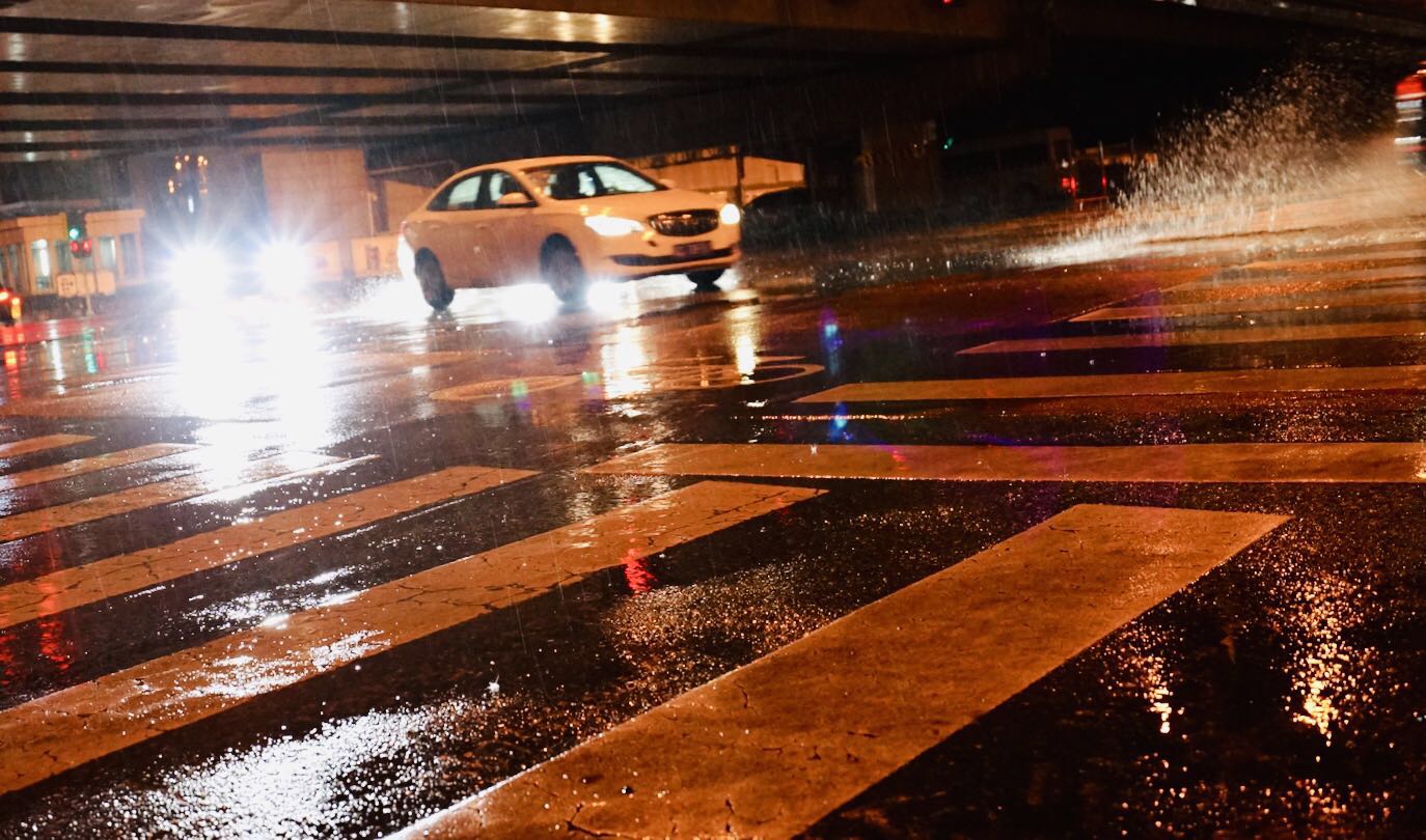 雨夜 于浩.jpg