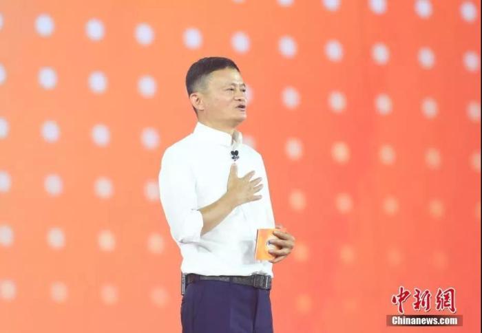 资料图：阿里巴巴集团20周年纪念晚会，马云卸任阿里巴巴集团董事局主席。<a target='_blank' href='http://www.chinanews.com/'>中新社</a>记者 王刚 摄