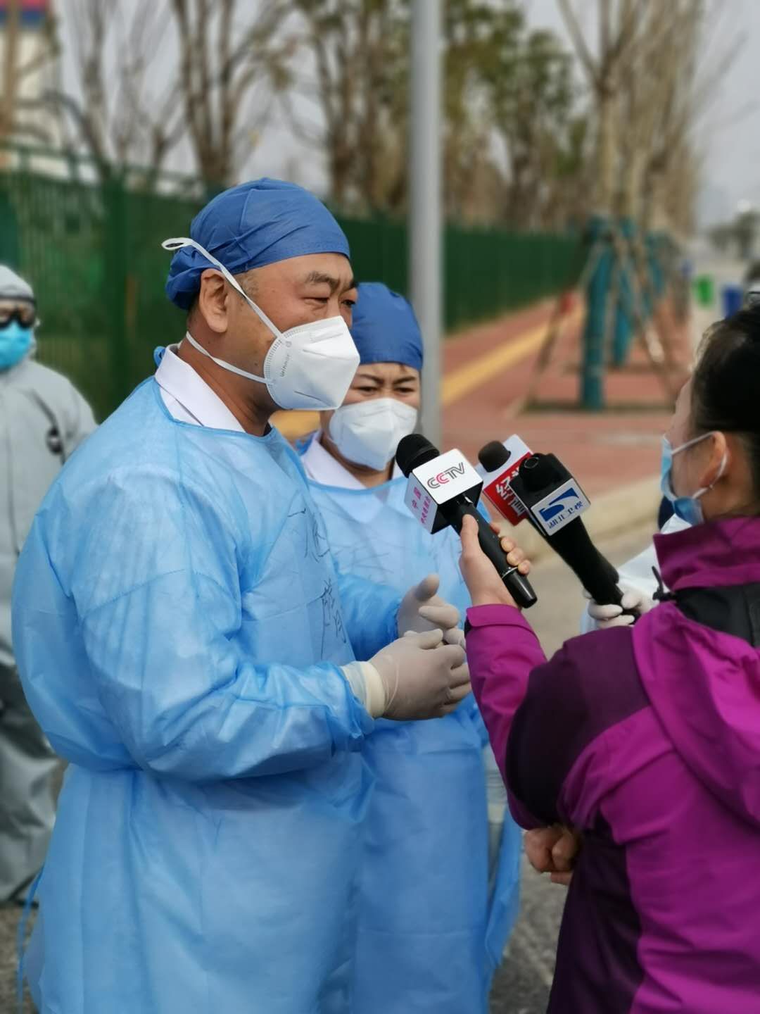 全国最高龄危重症患者从雷神山医院出院 中国经济网——国家经济门户 5154