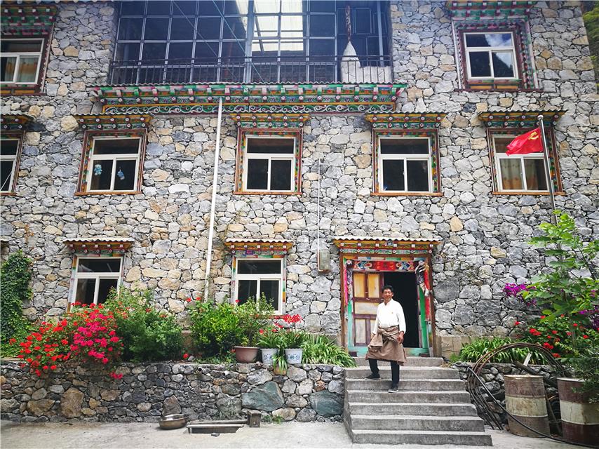 云南迪庆香格里拉市尼西乡幸福村：依靠生态旅游致富了，住户咧嘴笑了云南迪庆香格里拉市尼西乡幸福村：依靠生态旅游致富了，住户咧嘴笑了