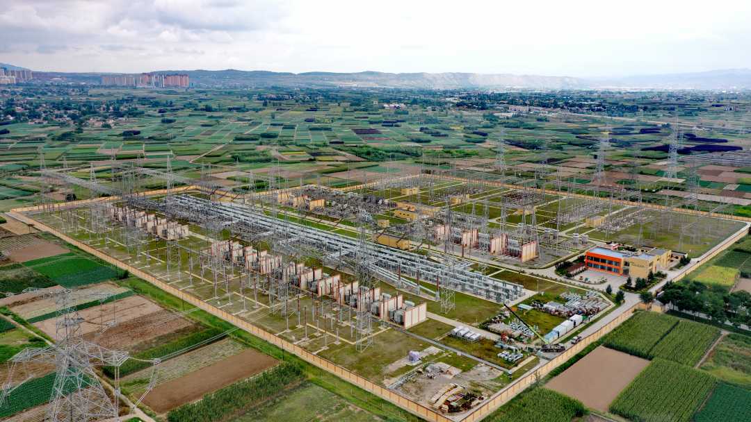 畅通西电东送高速路我国首座750千伏变电站安全运行16年