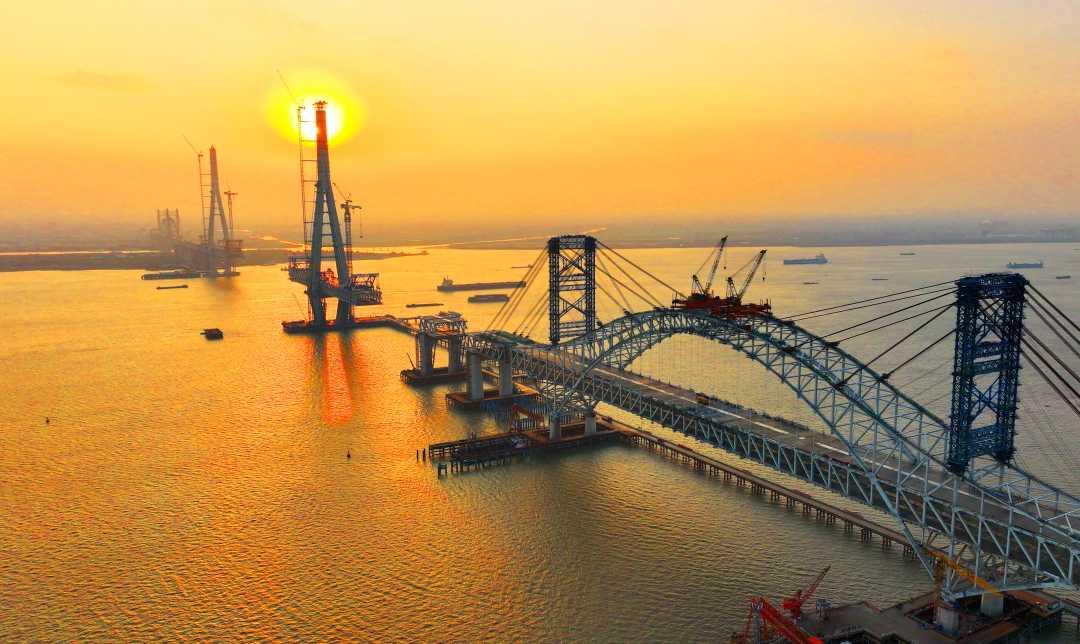 在建常泰长江大桥冬景美