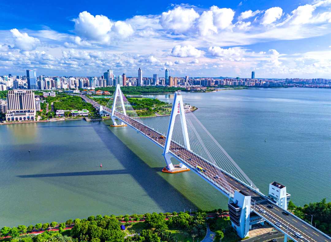 海南海口:自贸港风景如画