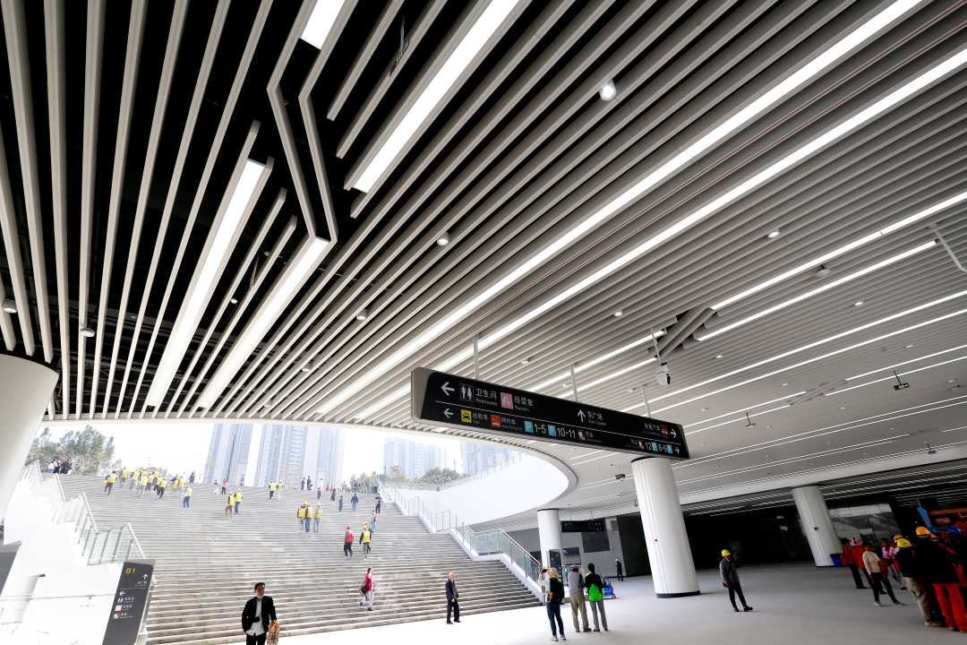 佛山照明广州白云站多个配套枢纽量身打造整体照明解决方案.jpg