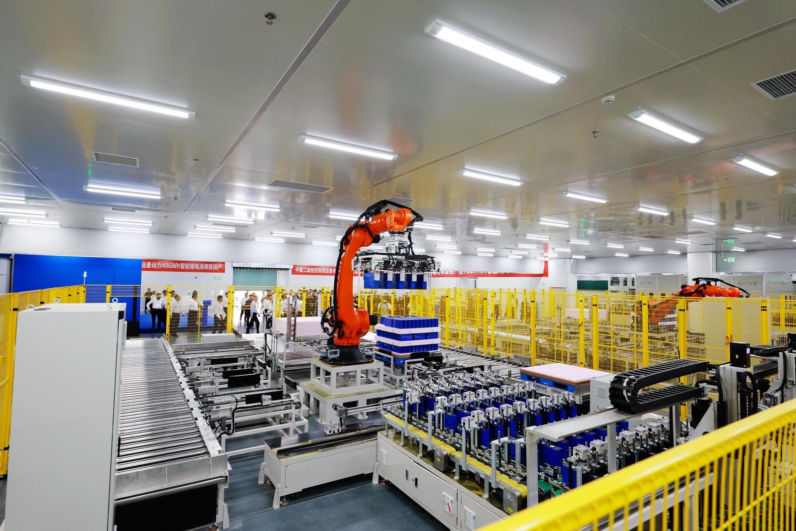 7月15日，远景动力40GWh智能锂电池项目在宜昌正式建成投产，全球最大容量790Ah储能电芯同步下线。黄翔摄