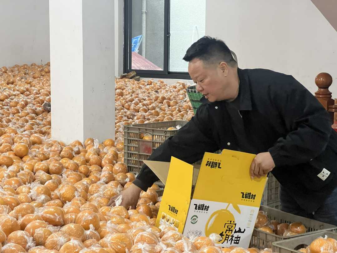 常山县首个共富果园“主理人”江桔方.jpg