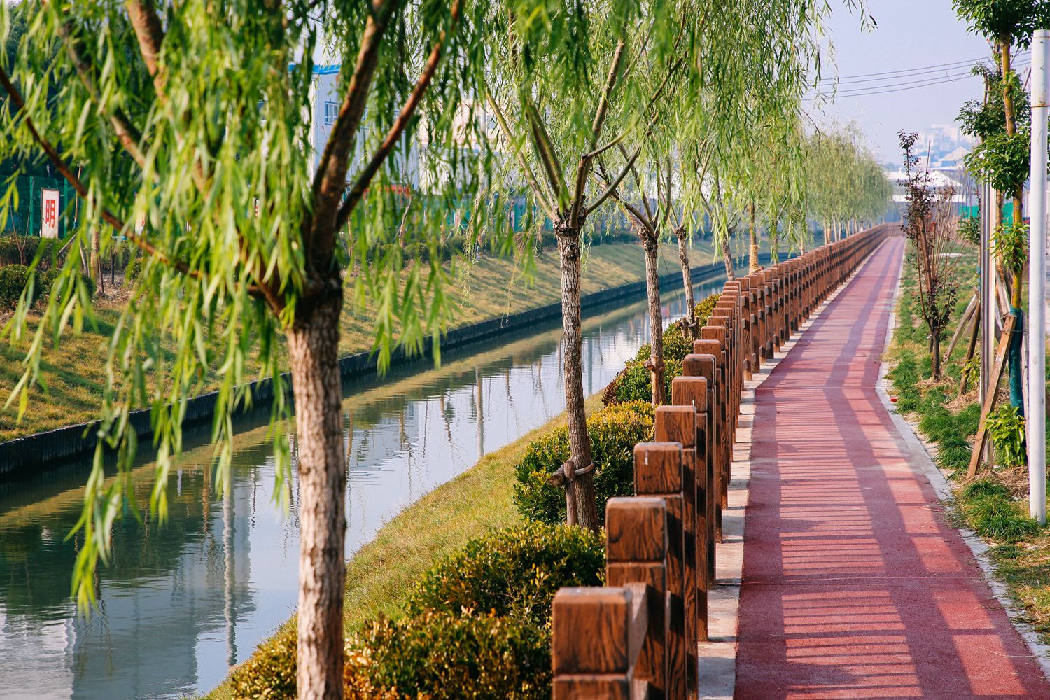 上海金山全力推进河道整治